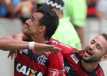 Diante de 55 mil torcedores, Flamengo bate Cruzeiro e segue na vice-liderança do Brasileirão