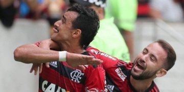 Diante de 55 mil torcedores, Flamengo bate Cruzeiro e segue na vice-liderança do Brasileirão