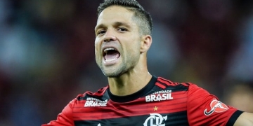 Diego avalia gramado do Maracanã como um dos piores da Série A