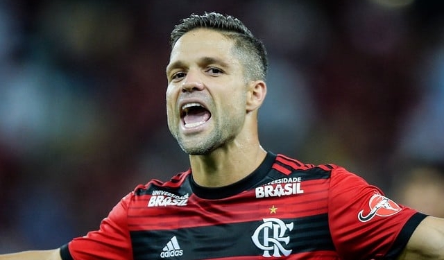 Diego avalia gramado do Maracanã como um dos piores da Série A
