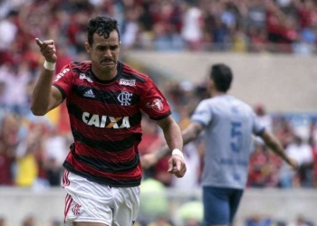 Dourado supera Vinicius Jr, vira artilheiro do Fla e tenta se reerguer