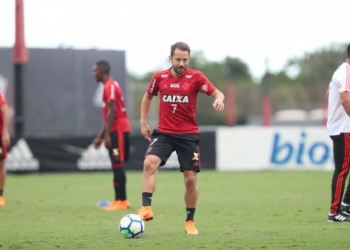 Everton Ribeiro projeta duelo contra o Vitória e fala sobre aprendizados no primeiro turno