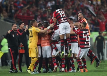Fla marca no início, segura pressão do Grêmio e pega Corinthians na semi