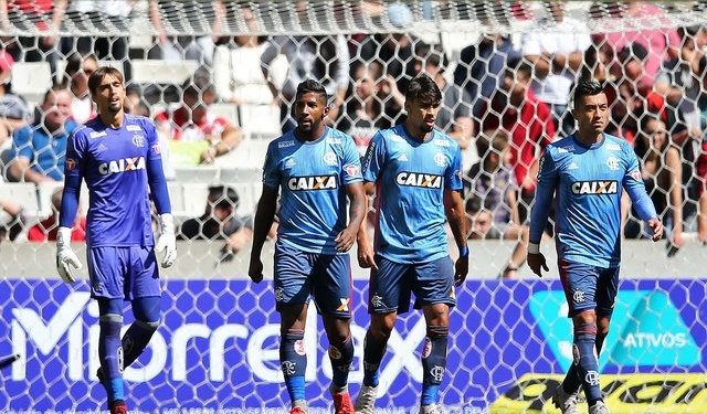 Fla volta a sofrer 3 gols e deixa de ser 2ª defesa menos vazada do BR