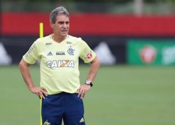 Flamengo reencontra Carpegiani com apenas quatro titulares do último jogo do técnico