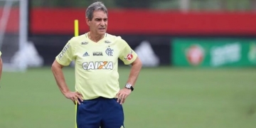 Flamengo reencontra Carpegiani com apenas quatro titulares do último jogo do técnico