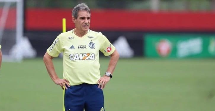 Flamengo reencontra Carpegiani com apenas quatro titulares do último jogo do técnico
