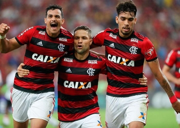 Fla vence o Vitória no Maracanã e segue firme na luta pelo título