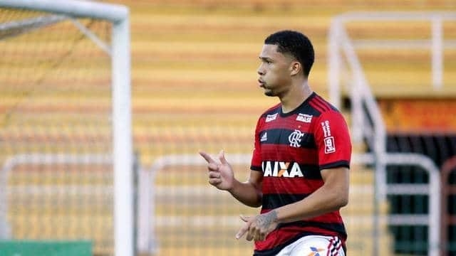 Flamengo vence o Vasco e lidera grupo no Brasileiro sub-20