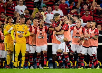 Magrinho, mas esbelto: má pontaria não atrapalha caça ao líder de um Flamengo envolvente no jogo coletivo
