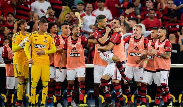 Magrinho, mas esbelto: má pontaria não atrapalha caça ao líder de um Flamengo envolvente no jogo coletivo