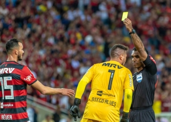 Presidente do Fla chama arbitragem de "calamitosa" e promete queixa na CBF