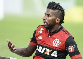 Criticado pela torcida do Flamengo, Rodinei desativa conta em rede social