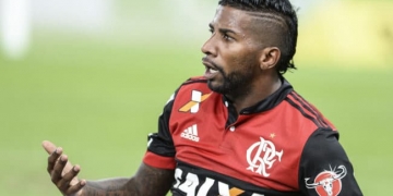 Criticado pela torcida do Flamengo, Rodinei desativa conta em rede social