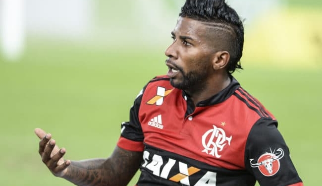 Criticado pela torcida do Flamengo, Rodinei desativa conta em rede social