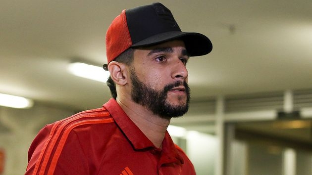 Salário de R$ 4,6 mi ao ano e mais: Henrique Dourado tem oferta da Turquia para deixar o Flamengo