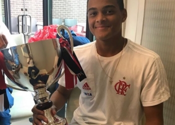 Virou rotina! Jovem da base do Flamengo repete a dose e marca mais um golaço de antes do meio de campo