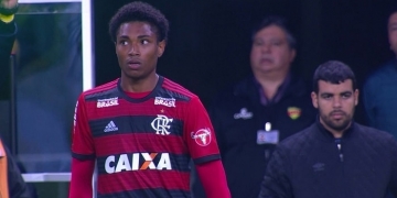 Vitinho estreia pelo Fla e recebe elogios de Barbieri