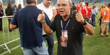 Bandeira cita “vitorioso” Renato, mas elogia Barbieri: “Estamos muito satisfeitos”