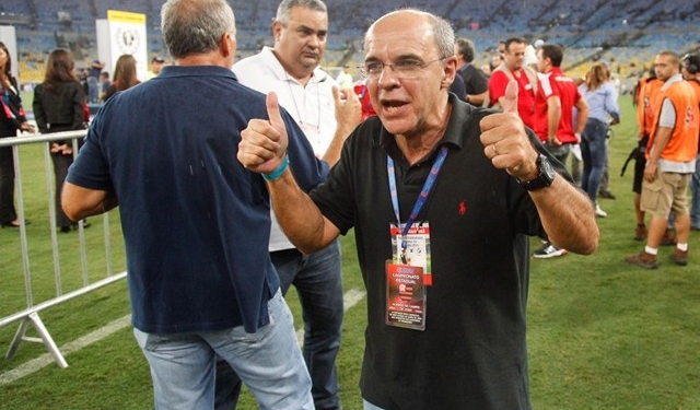 Bandeira cita “vitorioso” Renato, mas elogia Barbieri: “Estamos muito satisfeitos”