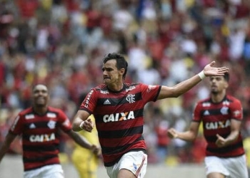 "Não abaixei a guarda", diz Dourado após fim de jejum no Flamengo