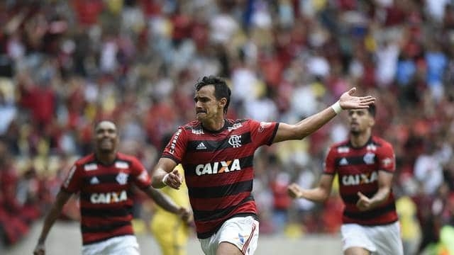 "Não abaixei a guarda", diz Dourado após fim de jejum no Flamengo