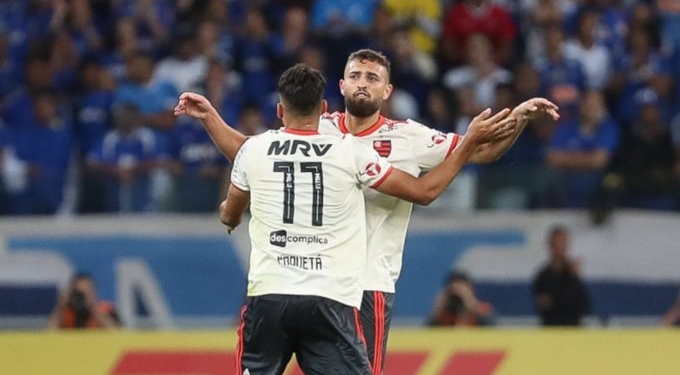 ‘Vamos buscar o Brasileiro e a Copa do Brasil’, diz Léo Duarte após queda do Flamengo na Libertadores