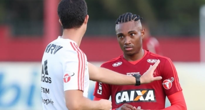 Com Vitinho, Fla encara o Cruzeiro com força máxima no Maracanã