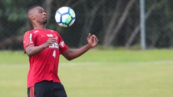 Barbieri poupar alguns titulares e estuda iniciar com Vitinho na equipe titular do Fla