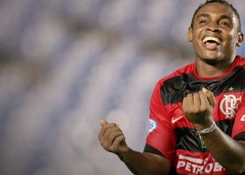Obina anuncia aposentadoria: "Momento de estar com a família"