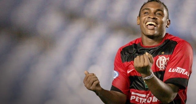 Obina anuncia aposentadoria: "Momento de estar com a família"