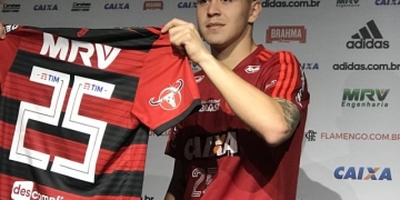 Regularizado, Piris veste a camisa 25 e se apresenta: "Sou um jogador de muita raça"