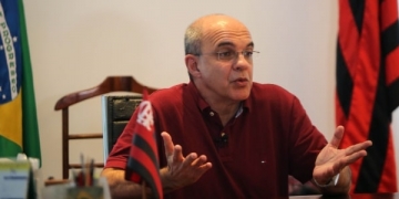 Dirigente apoia oposição e acaba exonerado por Bandeira no Flamengo