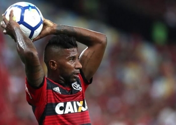 Só deu Rodinei: no mês mais duro do calendário, lateral é quem mais jogou no Brasil
