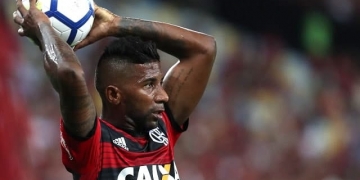 Só deu Rodinei: no mês mais duro do calendário, lateral é quem mais jogou no Brasil
