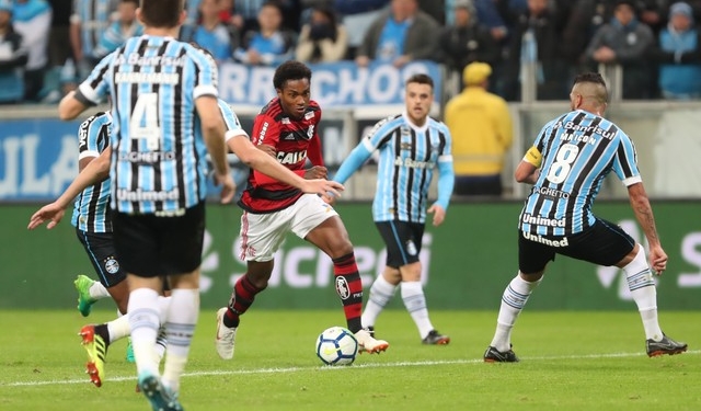 Vitinho, Uribe, Matheus Savio e Piris: Flamengo entrega nova lista da Libertadores nesta sexta