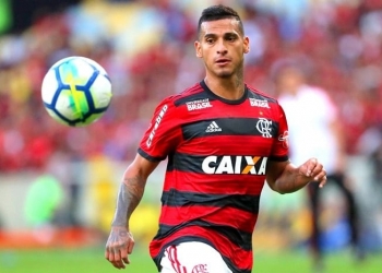 Trauco é convocado para amistosos pela seleção do Peru