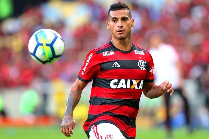 [ENQUETE] Trauco tem que ser titular contra o Corinthians?