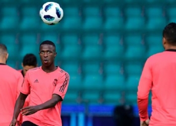 Rivaldo critica Real por reserva de Vinicius Jr: 'Se queria proteger, então deixava no Flamengo'