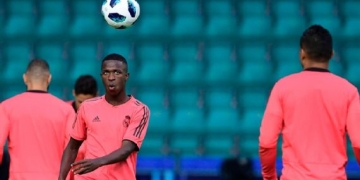 Rivaldo critica Real por reserva de Vinicius Jr: 'Se queria proteger, então deixava no Flamengo'