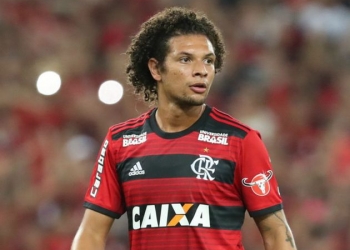 Em busca de "reforços caseiros", Santos tenta Arão do Fla