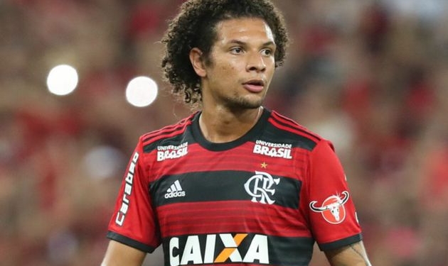 Em busca de "reforços caseiros", Santos tenta Arão do Fla