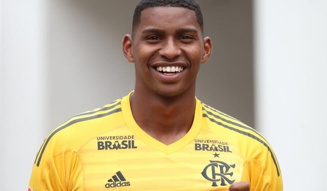 O paredão de 1,96m: conheça Hugo, goleiro do Fla recém-convocado por Tite