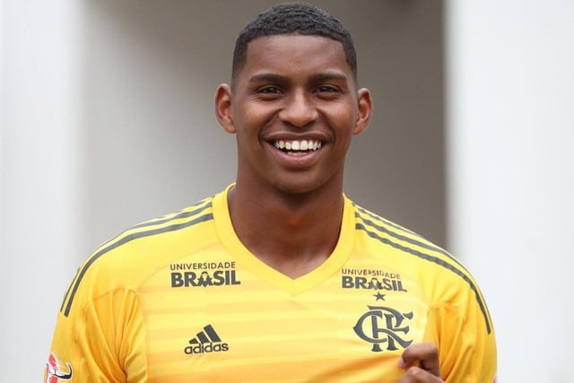 O paredão de 1,96m: conheça Hugo, goleiro do Fla recém-convocado por Tite