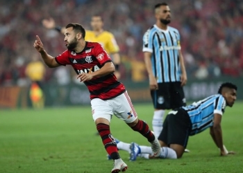 Éverton Ribeiro parabeniza equipe: "Aprendeu a lição da Libertadores"