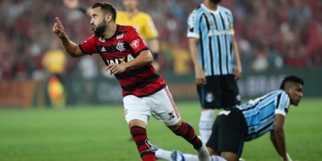 Éverton Ribeiro parabeniza equipe: "Aprendeu a lição da Libertadores"
