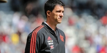 Técnico do Flamengo sai em defesa de Rodinei: 'Não seria correto responsabilizar um único jogador'