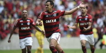 Com artilheiros em xeque, Flamengo e Corinthians tentam driblar problemas no ataque na semifinal