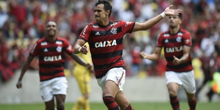 Com artilheiros em xeque, Flamengo e Corinthians tentam driblar problemas no ataque na semifinal