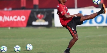 Juan agradece carinho, diz que vencerá lesão e confia em títulos do Fla